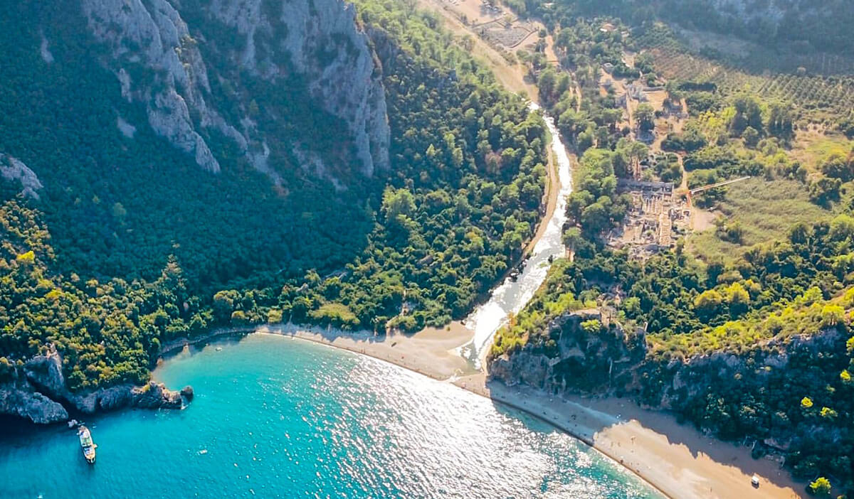 Olympos'un Doğal Güzellikleri ve Tarihi Dokusunu Keşfedin